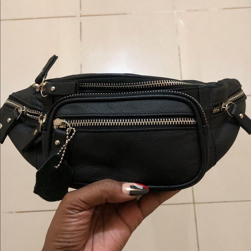 BLACK Leather Fanny WAIST Pack BAG *NEW
New and never used